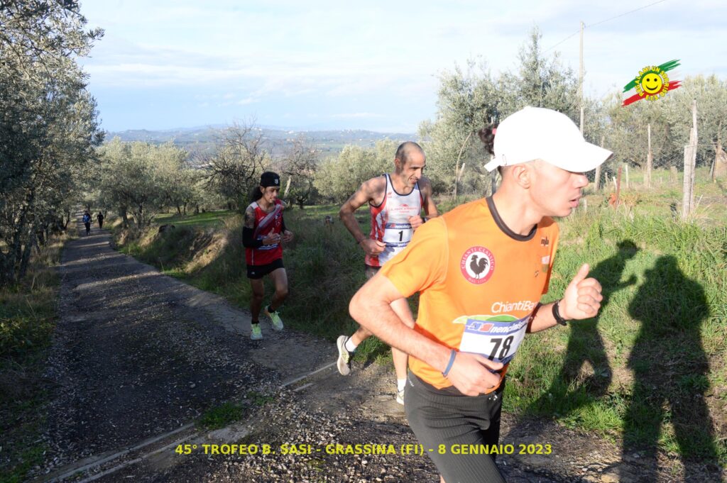 Hassan Wahid, Filippo Bianchi e Lorenzo Castro sulla salita verso Le Tavernuzze