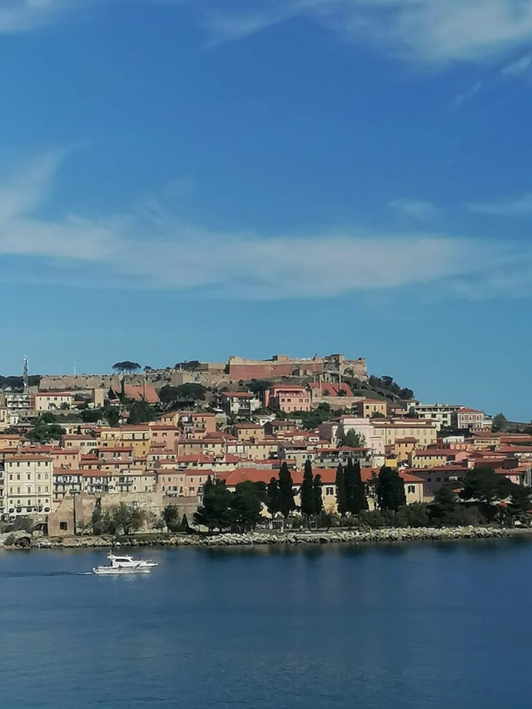 Portoferraio vista dal traghetto